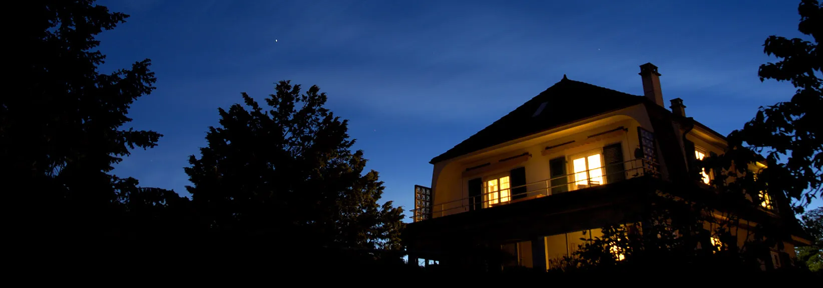 Smart vs. Plug-In Carbon Monoxide Detectors: How to Choose the Best Carbon Monoxide Detector for Your House blog image