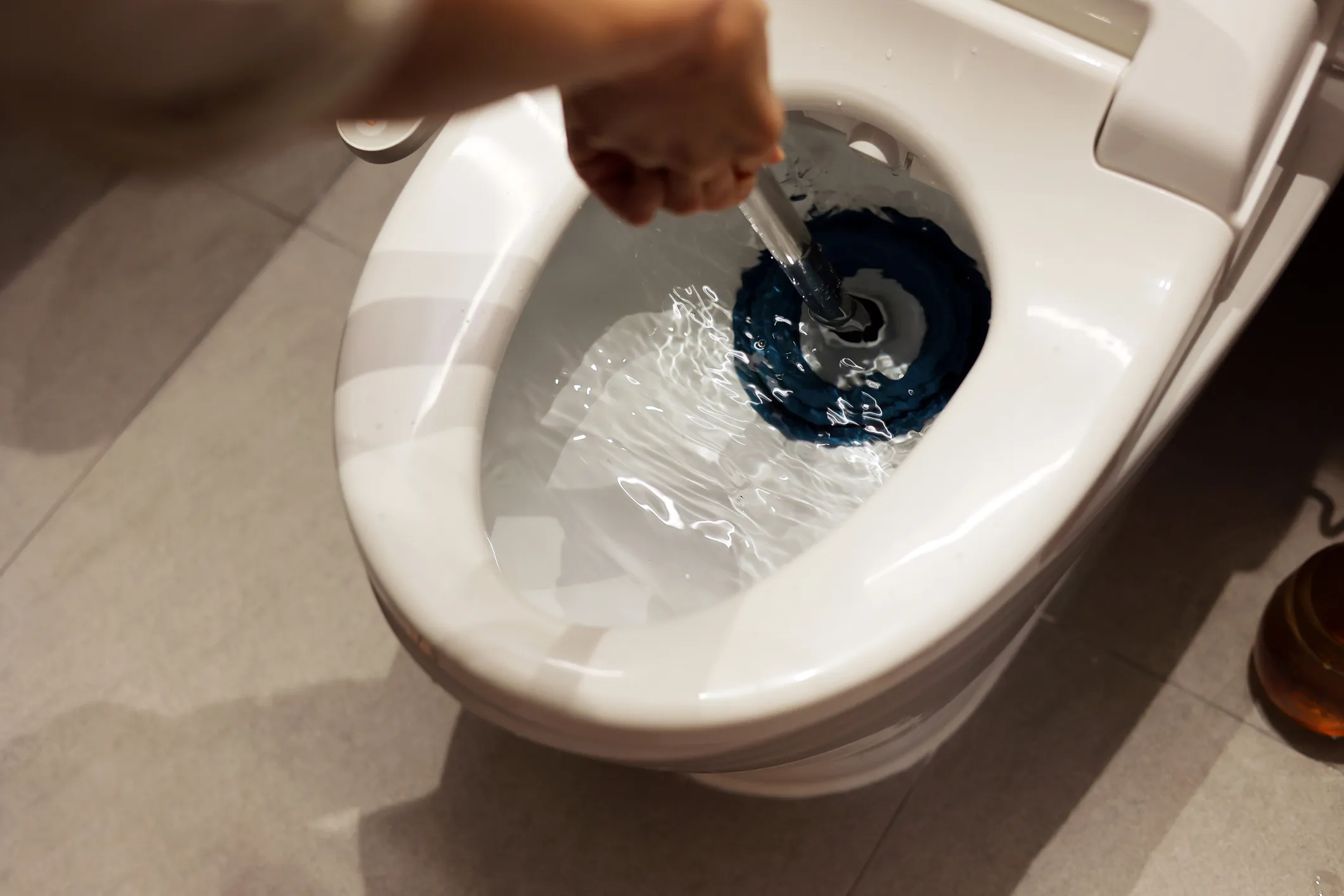 Tips to Fix a Clogged Toilet that Won’t Flush blog image
